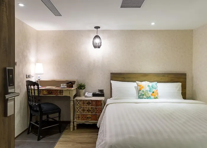 Lan Kwai Fong Garden Hotel