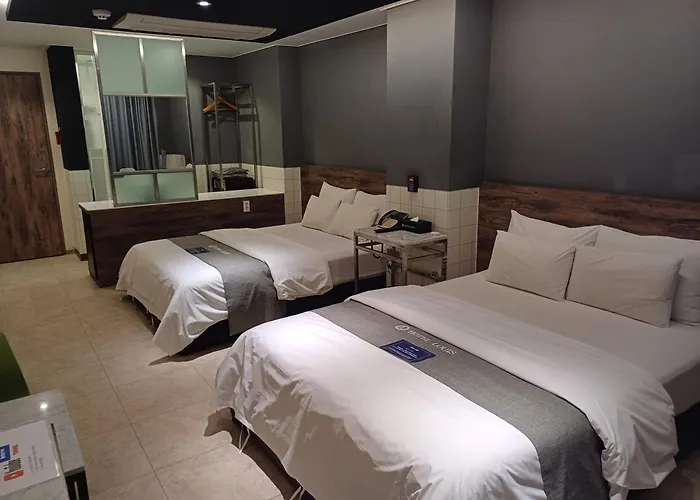 Louis Hotel