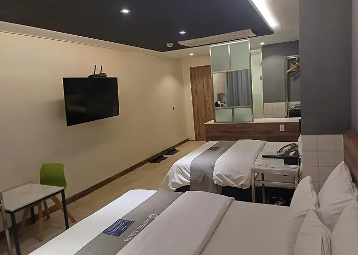 Louis Hotel