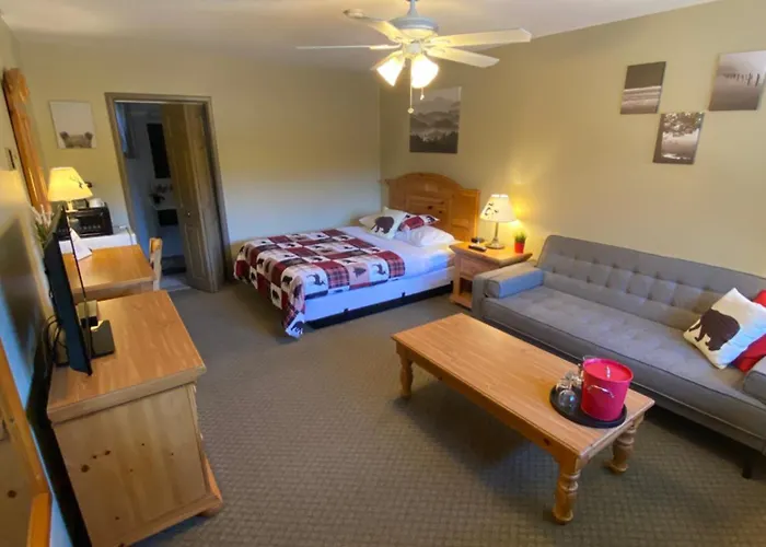 Parkway Motel