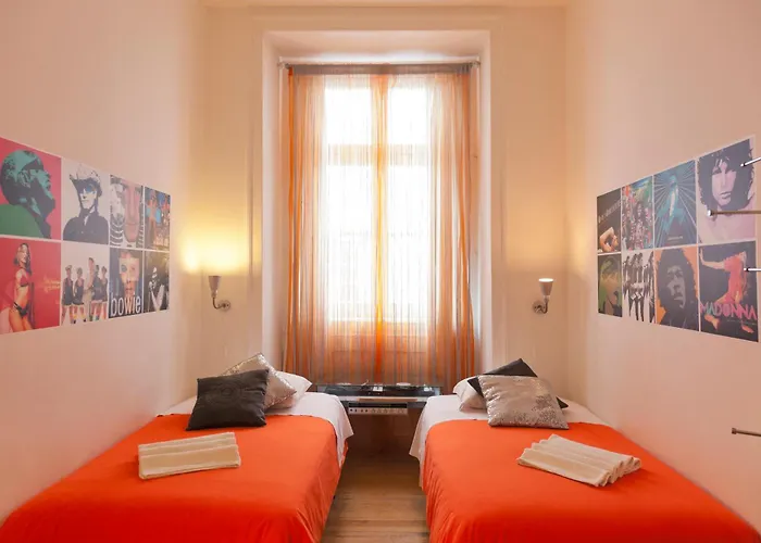 Living Lounge Hostel
