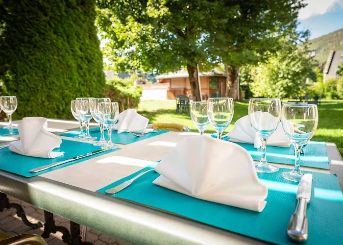 Logis Hotel Restaurant Le Col De L'Arc