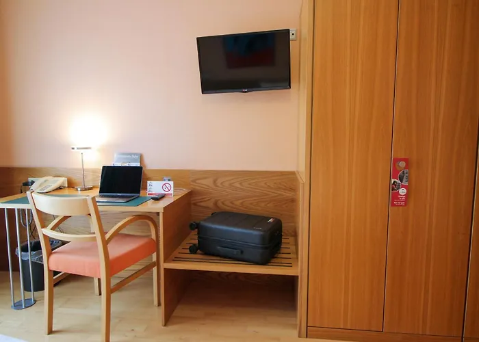 An der Persiluhr Stadt-gut-Hotel