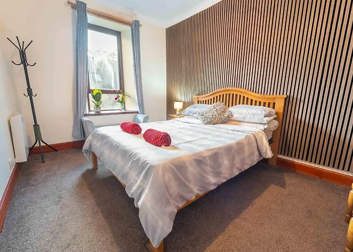 Prime Location Rooms In High Street