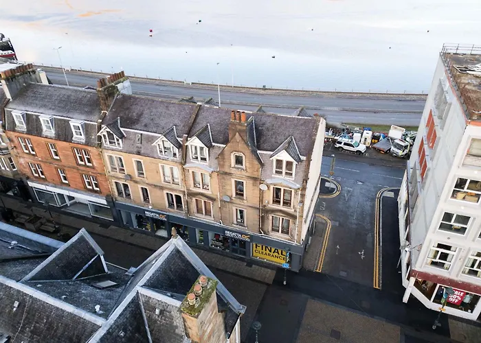 Prime Location Rooms In High Street