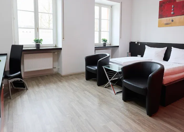 Hotel Villa-Bassermann, stilvoll, 2 Min zum Schloss, schnelles WLAN&Parkplatz