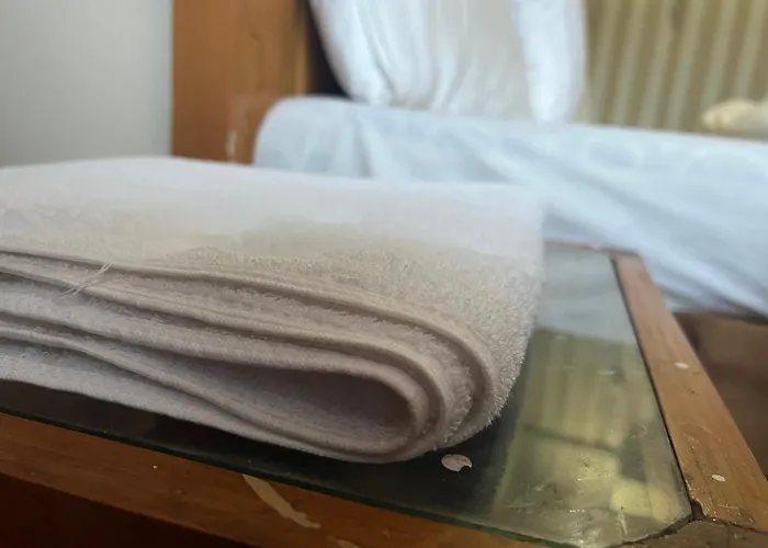 Kashmir Continental Hotel And Guest House