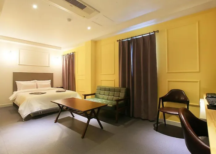 Avenue Hotel