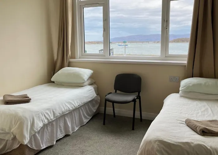 Saucy Mary'S Private Rooms & Hostel