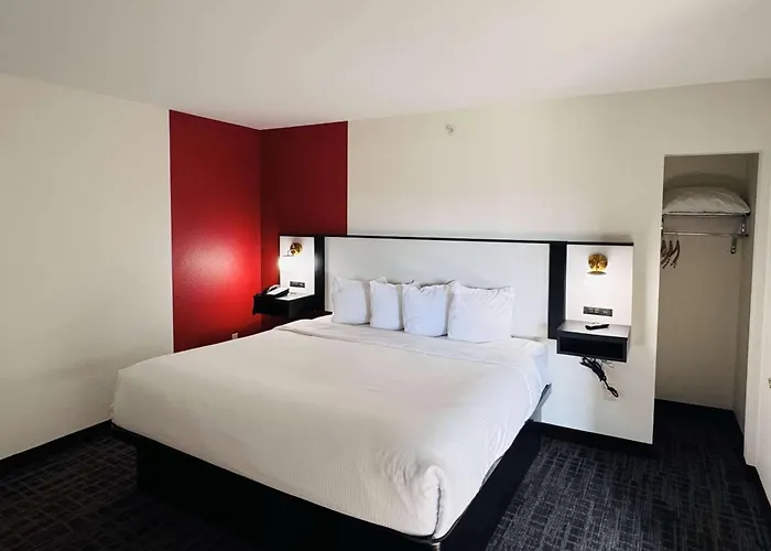 Ramada By Wyndham Sparta/At Speedway