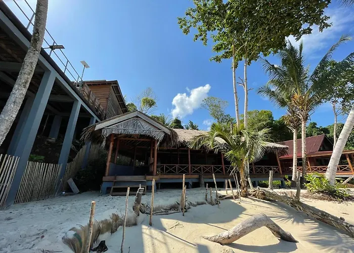 Sunset Surfing Villas Mentawai
