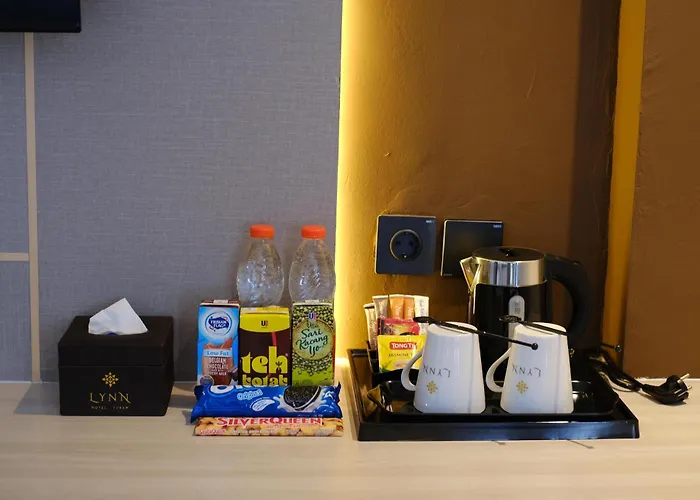 Lynn Hotel Tuban
