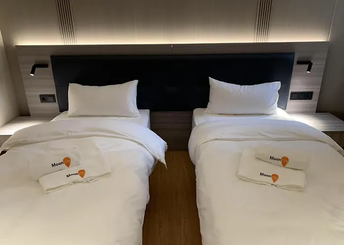 Mooncity Hotel & Boardinghouse