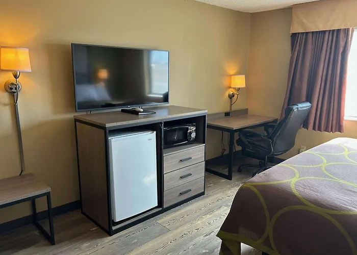 Super 8 By Wyndham Perry Ia