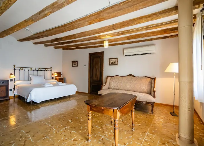Lo Palauet de la Muralla