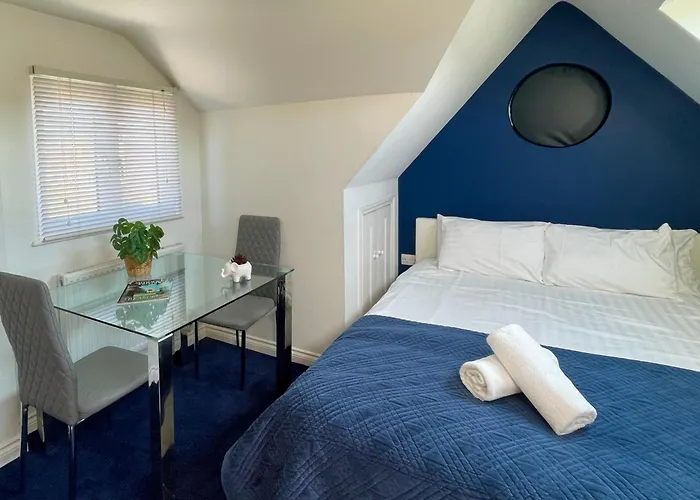Cosy Loft Apartment Just Off Vibrant Mill Rd Cb1 - Walk To Station And City Centre