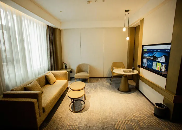 Golden Tulip Jinzhou Central Street