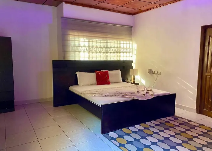 Lavimac Royal Hotel