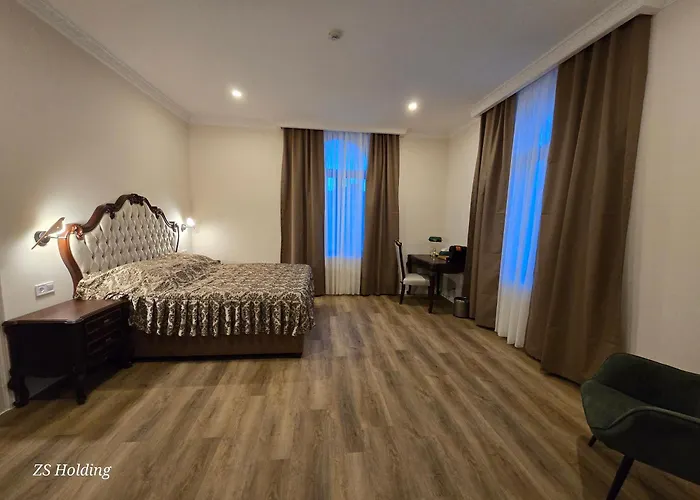 Promenaden Hotel