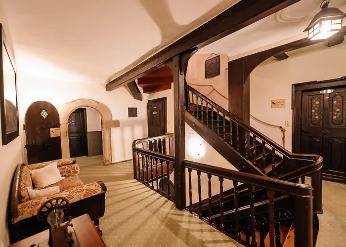 Loewen Hotel & Restaurant