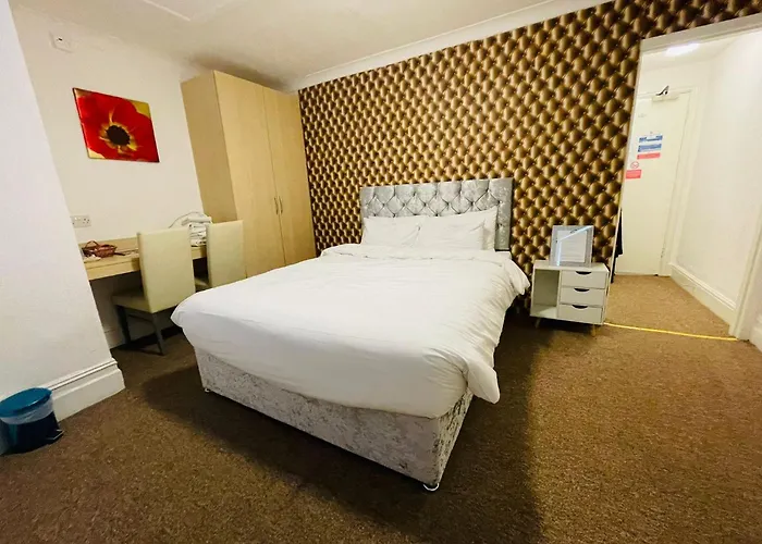 Star Hotel, South Leicester