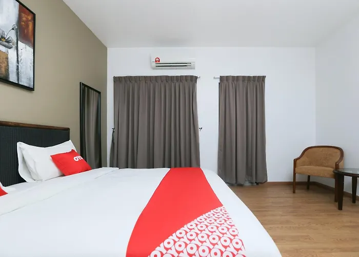 Oyo 89915 East Mount Hotel
