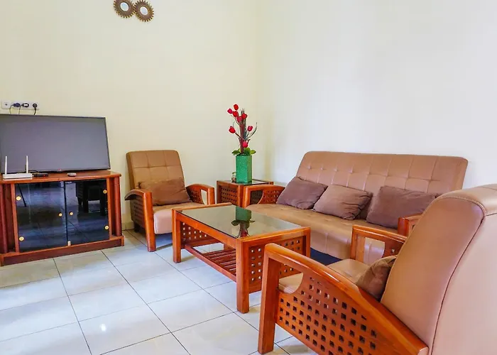Flagship 90723 Berlima Guest House Syariah