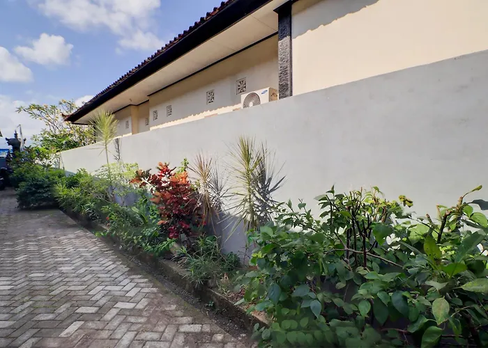 Oyo Life 92838 Kost Ibu Surya