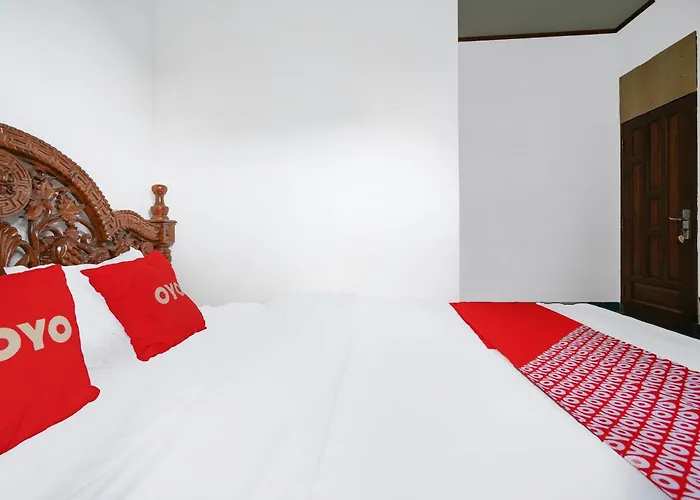 Oyo 93248 Villa Syariah Astuti Lestari