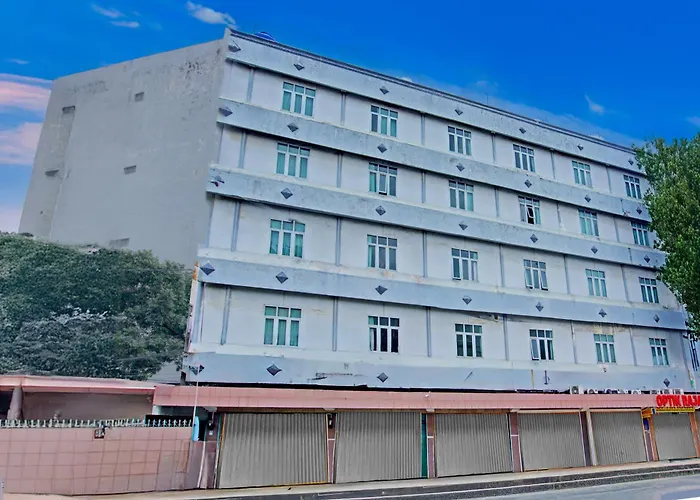 Townhouse Oak Palembang Near Jembatan Ampera Formerly Azzura Hotel