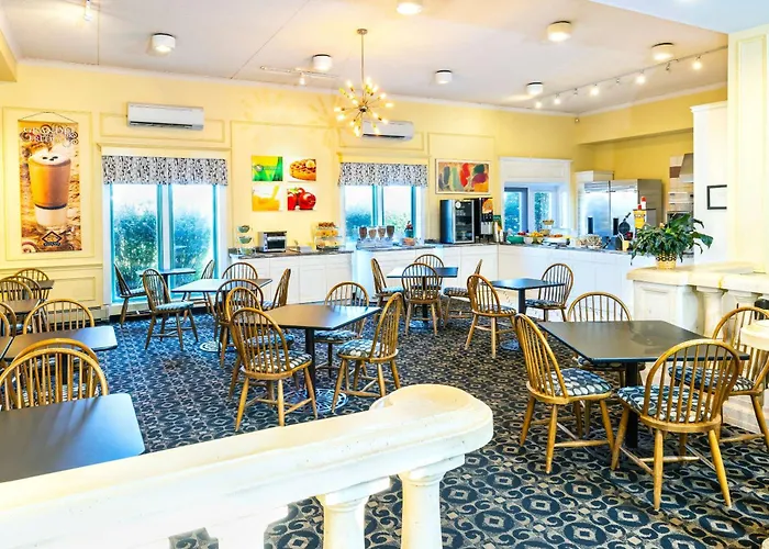 Quality Inn & Suites Garden Of The Gulf