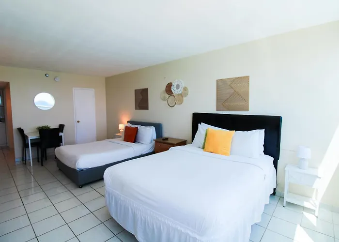 Castle 1733 Ocean View Studio With Direct Beach Access, Pool, Tennis & Free Parking