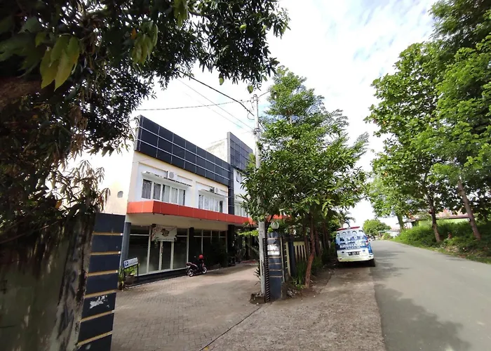 Hotel O Wisma Syariah Lahundape