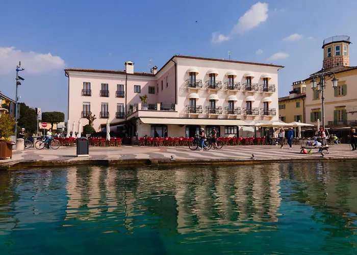 La Vista Postcard Hotel