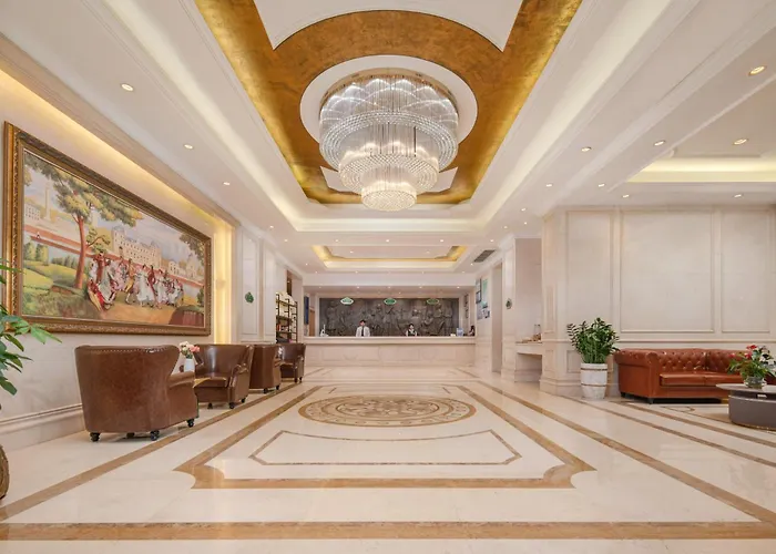 Vienna Hotel Shenzhen Fuyong Subway Station