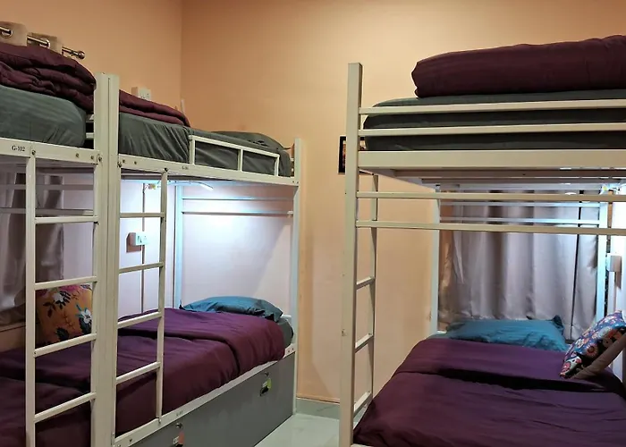 Cayzen Backpackers Hostel Perungudi