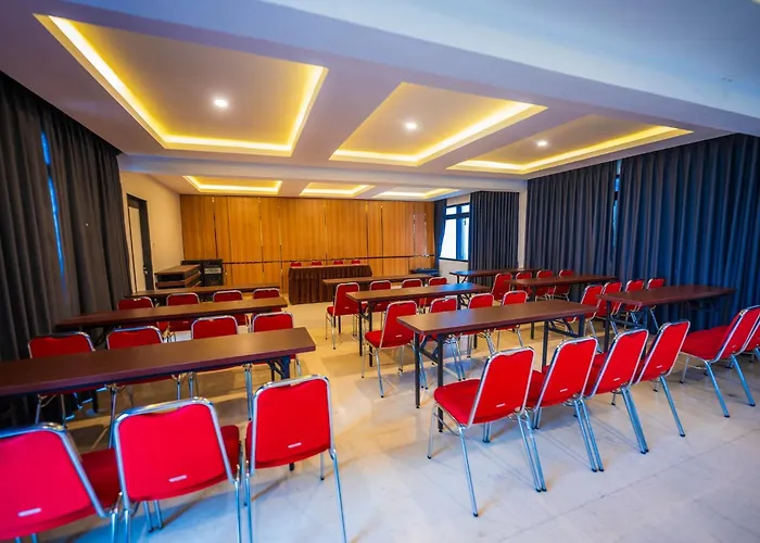 Elge Hotel And Villa Sarangan