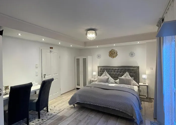 House LA Neuschwanstein Blick - Budget City Hotel