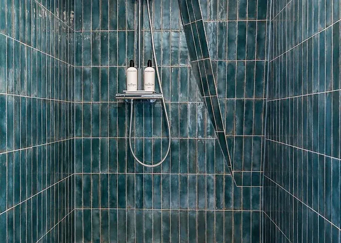 This HoTel