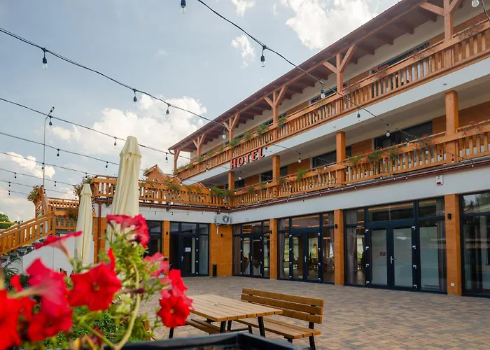 Hotel Mazurkowa & Wesela & Imprezy & Konferencje Jelenia Gora, Obok Restauracja Mazurkowa Chata