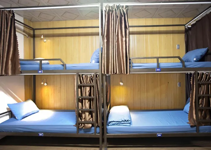 Moc May By Northstar Hostel & Tours