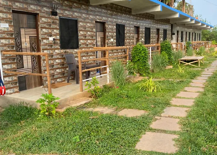 Shiva Retreats Stay With Yoga Retreats & All Foods Included At Yoga Ashram, Arambol Goa