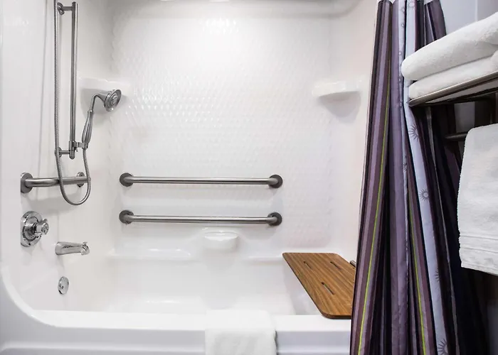 La Quinta Inn & Suits By Wyndham Pontoon Beach Il