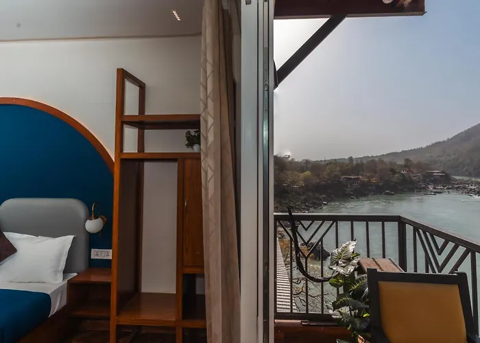 Joey'S By The Ganges