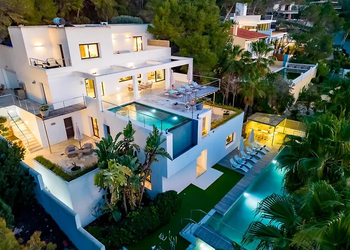 Modern Villa With Seaviews Sleeps 14