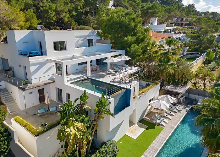 Modern Villa With Seaviews Sleeps 14