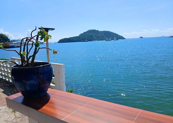 Water's Edge Resort ,