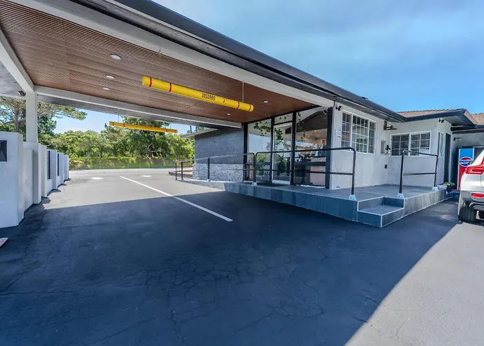 Monterey Surf Inn