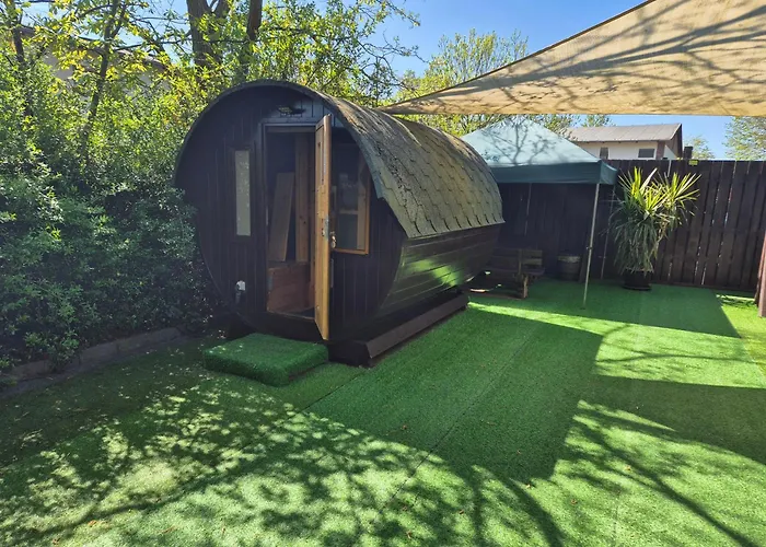 Mini Hotel Übernachten Im Gurkenfass