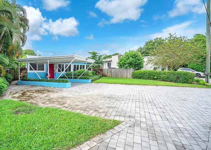 The Frolics -Stunning Wilton Manors Pool Home